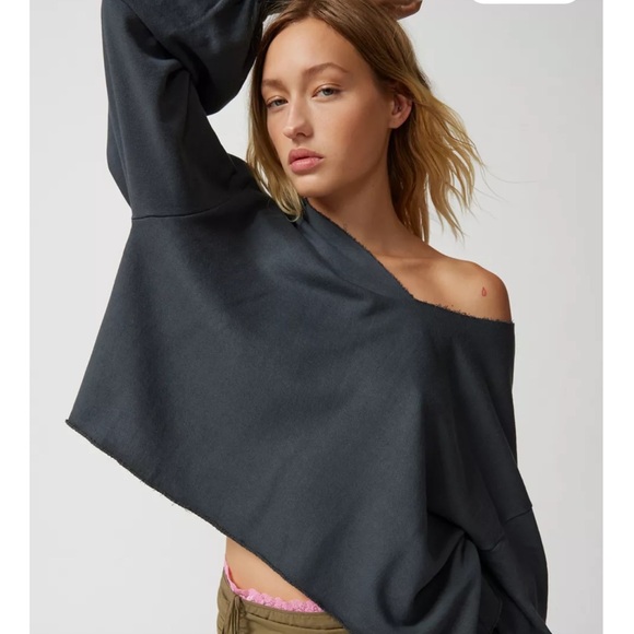 Urban Outfitters Tops - NEW UO raw hem sweatshirt